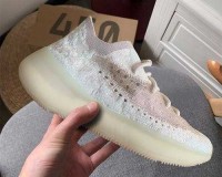 Yeezy380 蜜桃粉和白色：时尚新宠